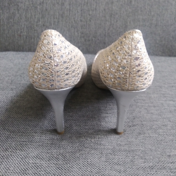 COACH AND FOUR HEELS - Picture 3 of 8